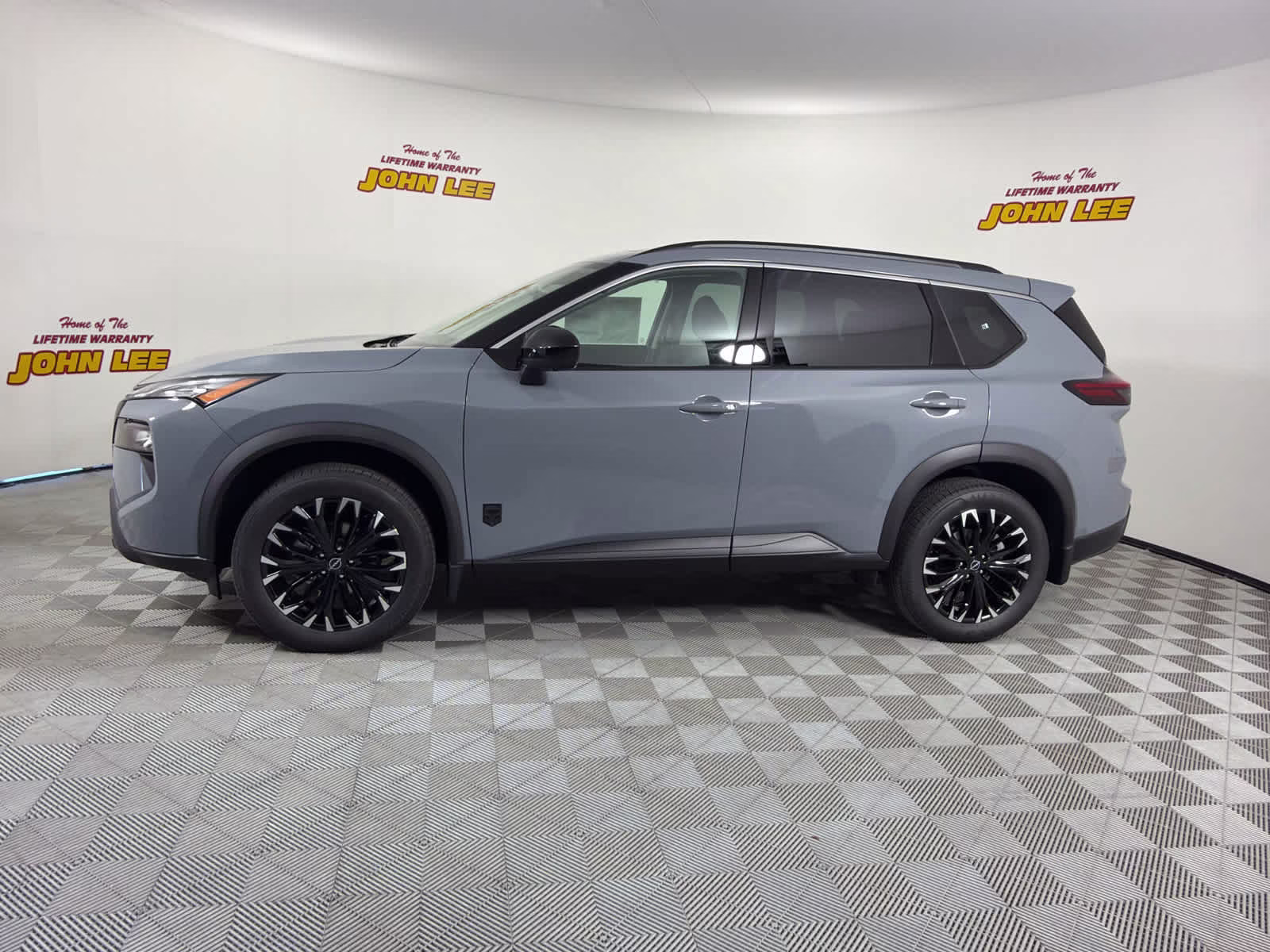 2026 Boulder Gray Pearl Nissan Rogue Dark Armor FWD SUV