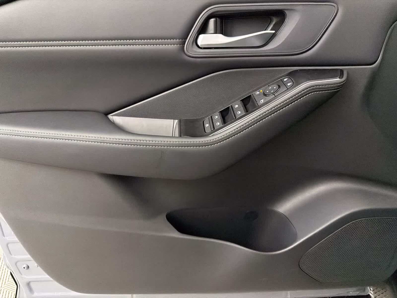2026 Boulder Gray Pearl Nissan Rogue Dark Armor FWD SUV
