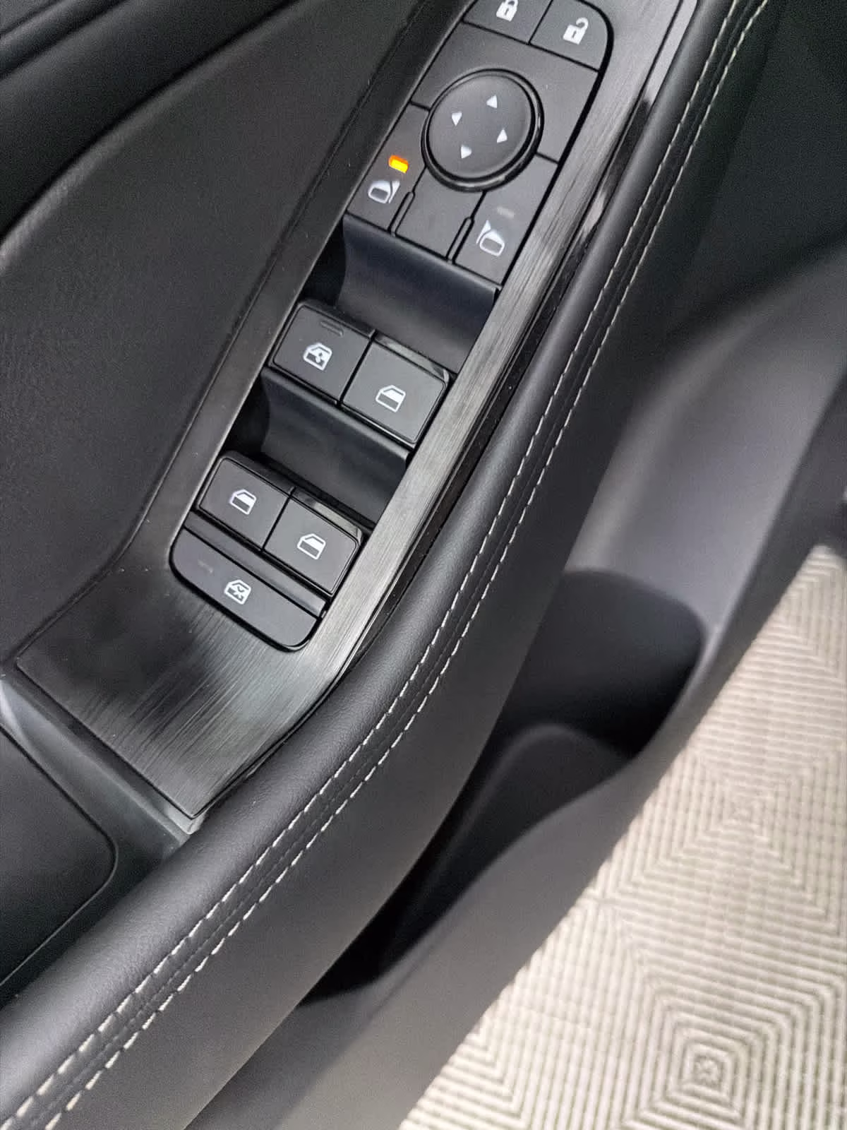 2026 Boulder Gray Pearl Nissan Rogue Dark Armor FWD SUV