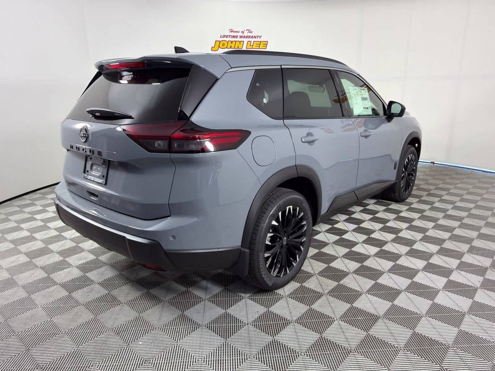 2026 Boulder Gray Pearl Nissan Rogue Dark Armor FWD SUV