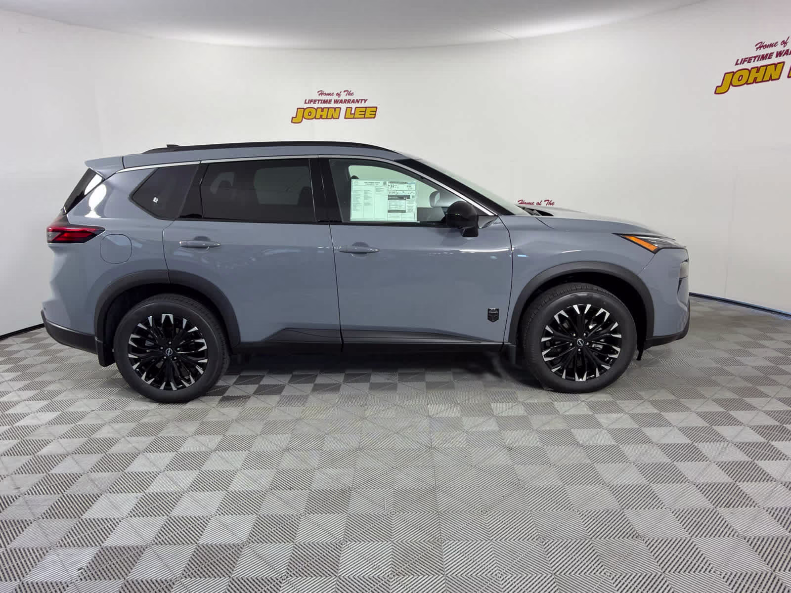 2026 Boulder Gray Pearl Nissan Rogue Dark Armor FWD SUV