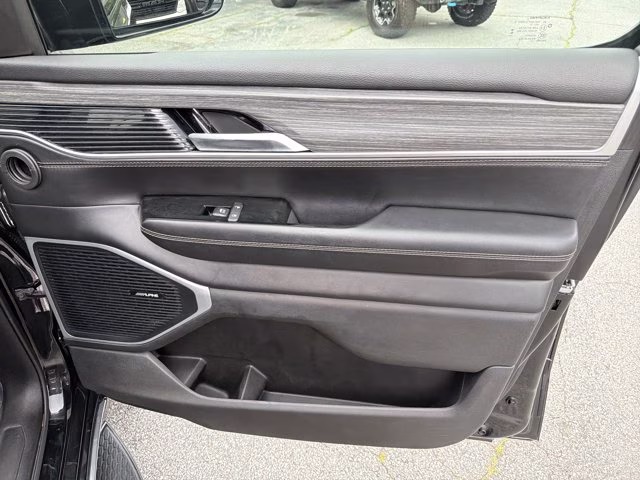 2024 Diamond Black Crystal Pearlcoat Jeep Wagoneer Series II RWD SUV