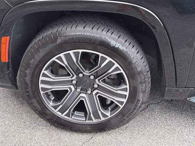 2024 Diamond Black Crystal Pearlcoat Jeep Wagoneer Series II RWD SUV