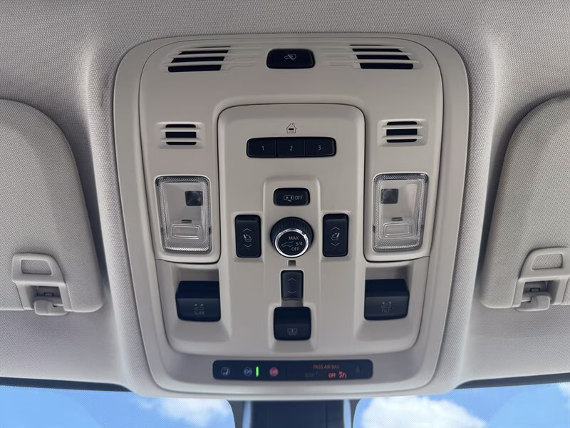 2022 Summit White GMC Yukon Denali 4X4 SUV