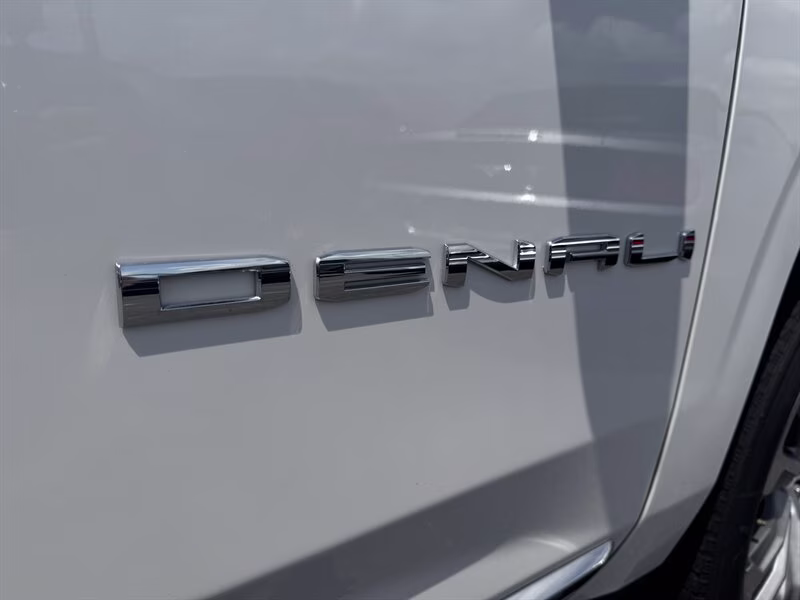 2022 Summit White GMC Yukon Denali 4X4 SUV