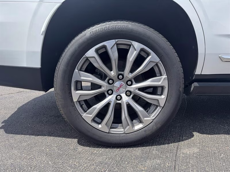 2022 Summit White GMC Yukon Denali 4X4 SUV
