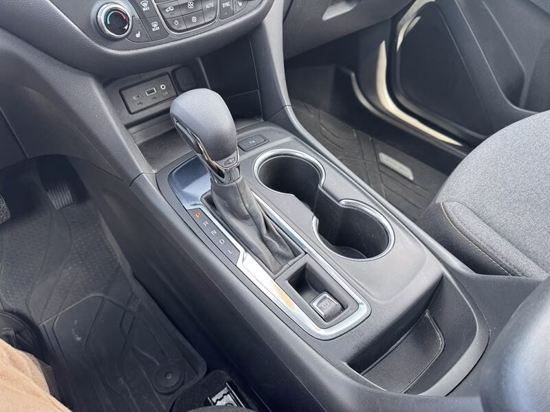 2024 Sterling Gray Metallic Chevrolet Equinox LT FWD SUV