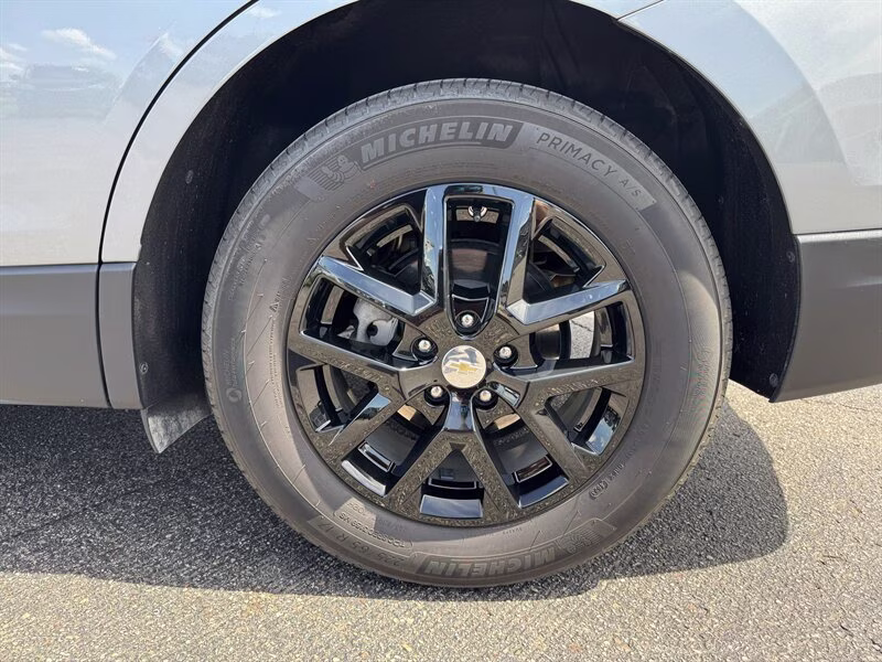 2024 Sterling Gray Metallic Chevrolet Equinox LT FWD SUV