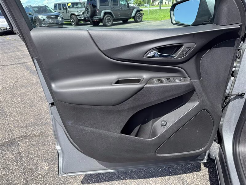 2024 Sterling Gray Metallic Chevrolet Equinox LT FWD SUV