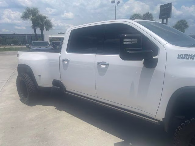 2022 Iridescent Pearl Tricoat Chevrolet Silverado 3500HD High Country 4X4 Truck