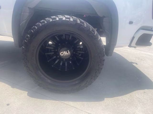 2022 Iridescent Pearl Tricoat Chevrolet Silverado 3500HD High Country 4X4 Truck