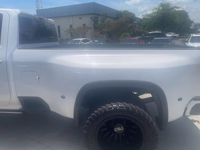 2022 Iridescent Pearl Tricoat Chevrolet Silverado 3500HD High Country 4X4 Truck