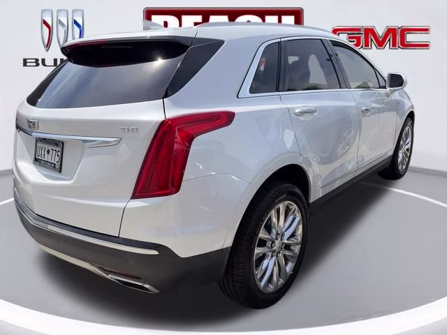 2017 Crystal White Tricoat Cadillac XT5 Platinum AWD SUV