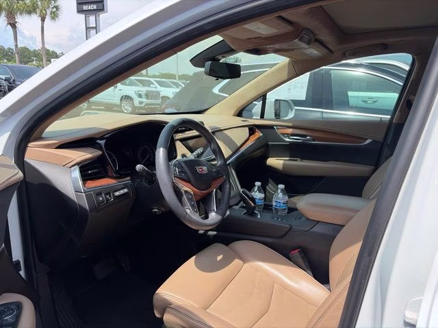 2017 Crystal White Tricoat Cadillac XT5 Platinum AWD SUV