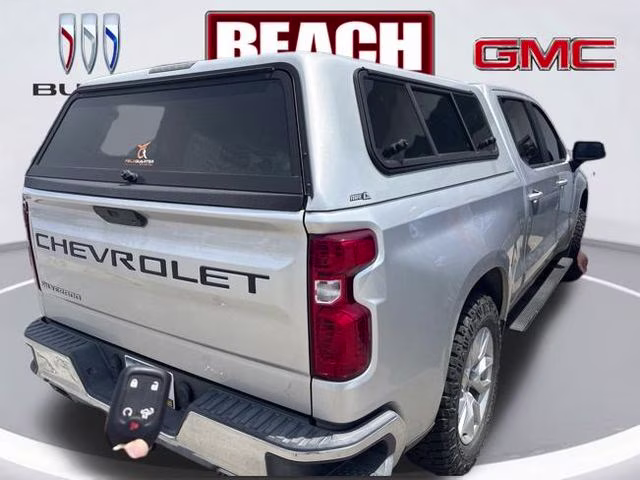 2019 Silver Ice Metallic Chevrolet Silverado 1500 LT 4X4 Truck