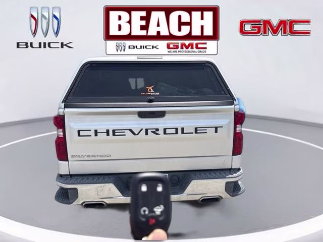 2019 Silver Ice Metallic Chevrolet Silverado 1500 LT 4X4 Truck
