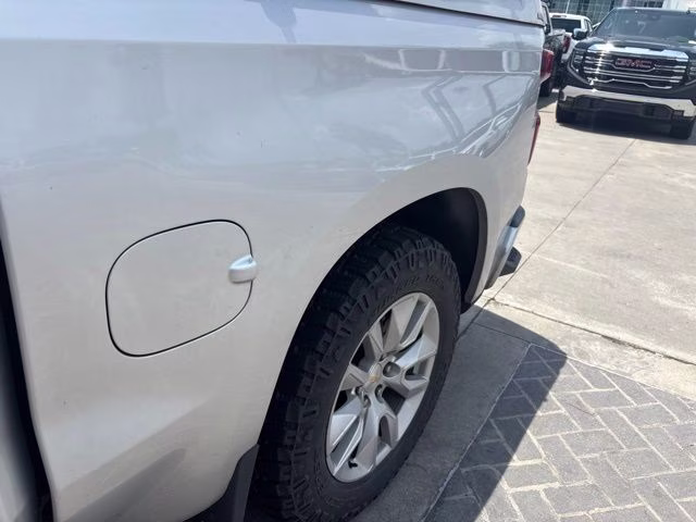 2019 Silver Ice Metallic Chevrolet Silverado 1500 LT 4X4 Truck
