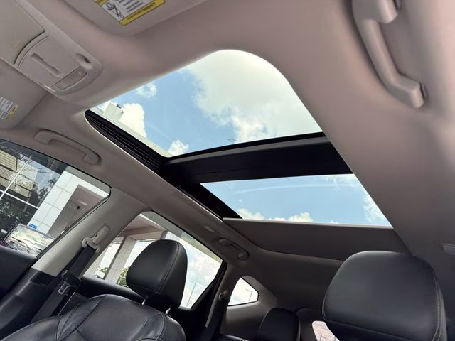 2016 Pearl White Nissan Murano Platinum FWD SUV