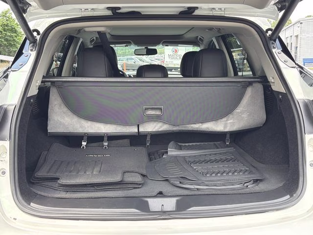 2016 Pearl White Nissan Murano Platinum FWD SUV