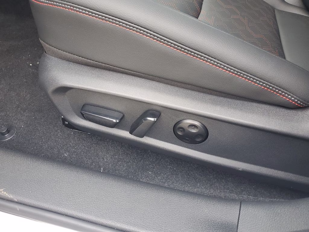 2026 Aspen White/Super Black Nissan Sentra SR FWD Sedan