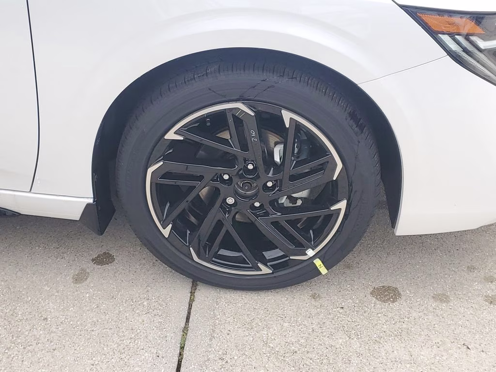 2026 Aspen White/Super Black Nissan Sentra SR FWD Sedan