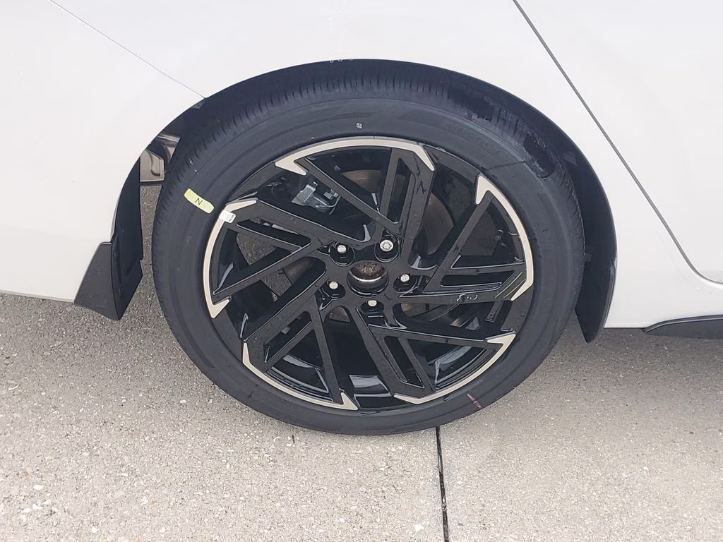 2026 Aspen White/Super Black Nissan Sentra SR FWD Sedan