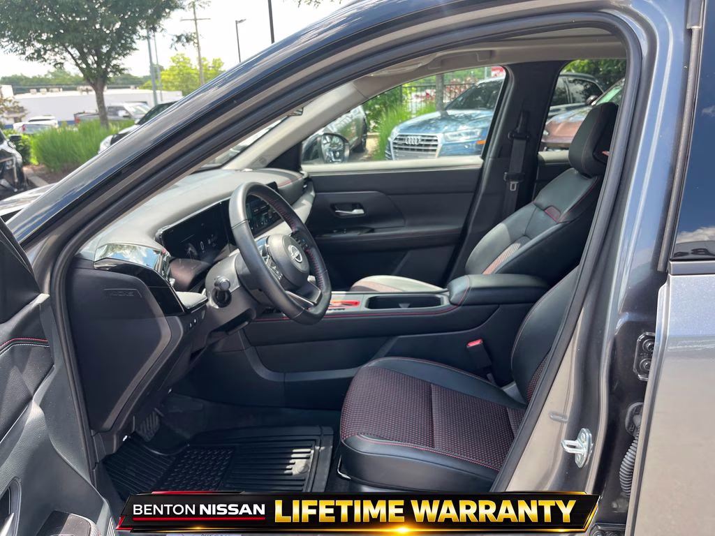 2025 Gun Metallic/Super Black Nissan Kicks SR AWD SUV