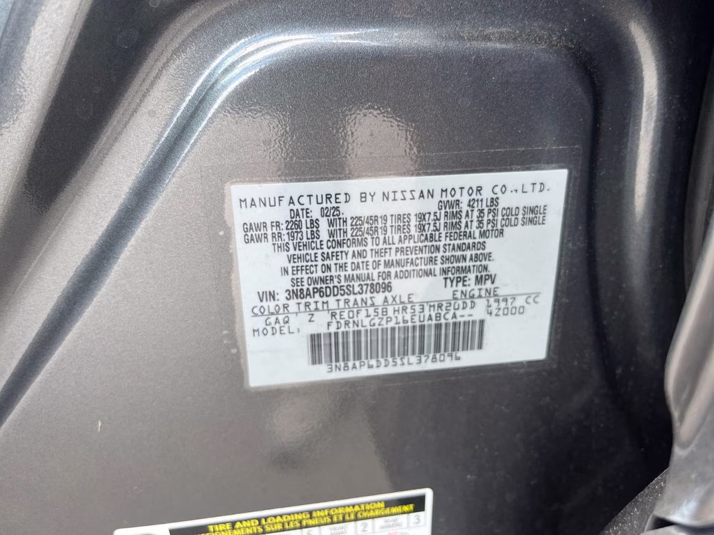 2025 Gun Metallic/Super Black Nissan Kicks SR AWD SUV