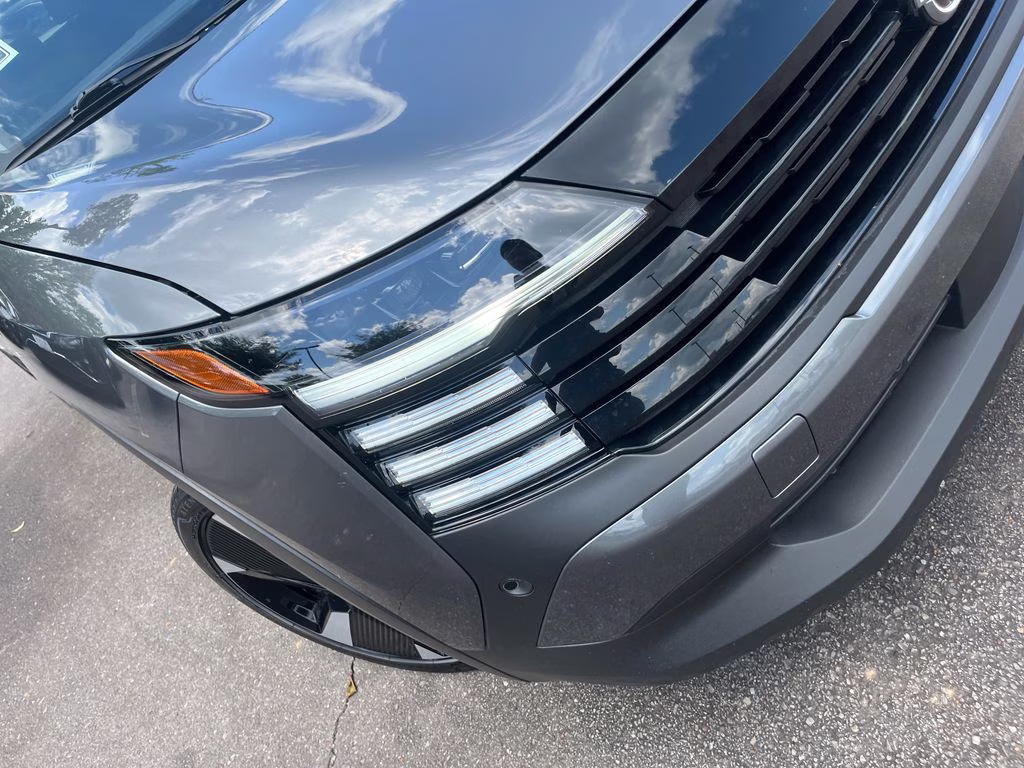 2025 Gun Metallic/Super Black Nissan Kicks SR AWD SUV