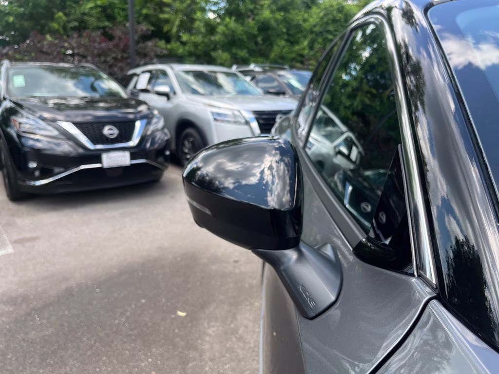 2025 Gun Metallic/Super Black Nissan Kicks SR AWD SUV