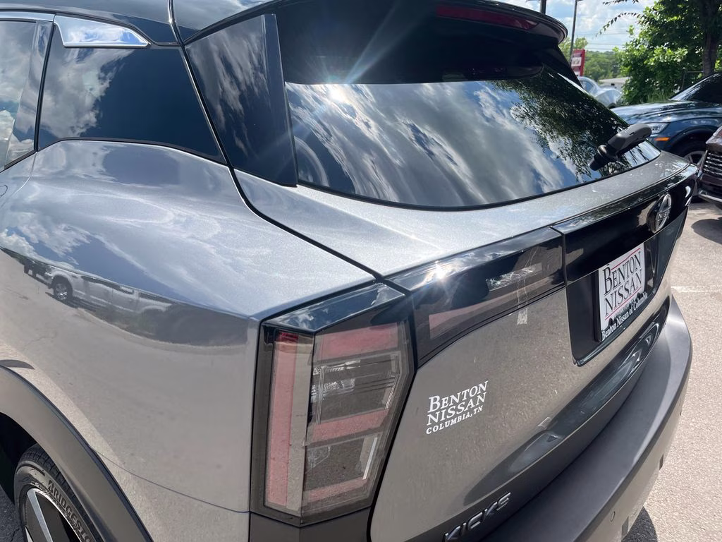 2025 Gun Metallic/Super Black Nissan Kicks SR AWD SUV