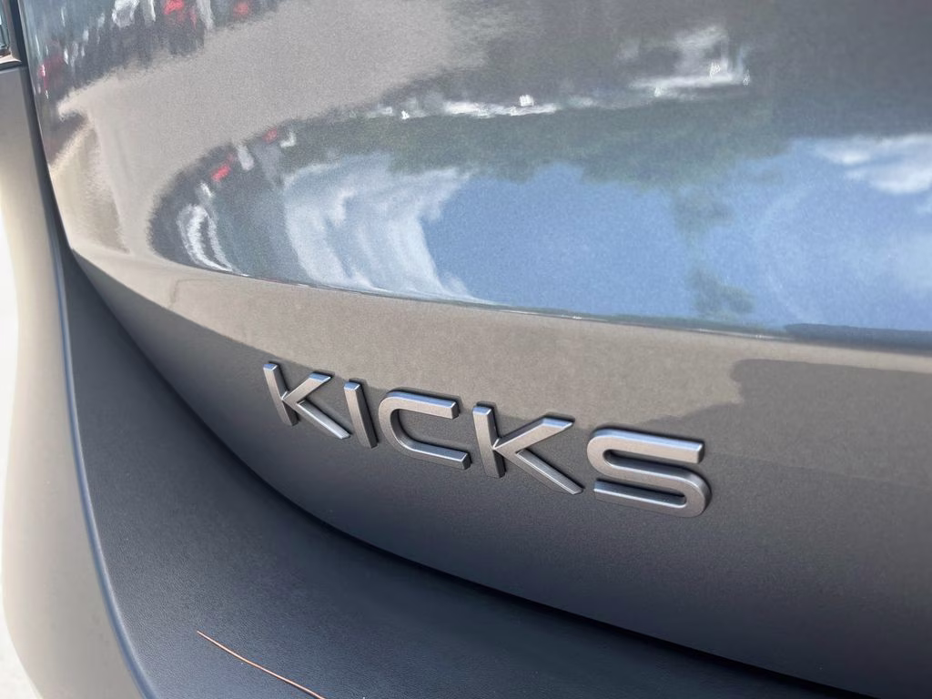 2025 Gun Metallic/Super Black Nissan Kicks SR AWD SUV
