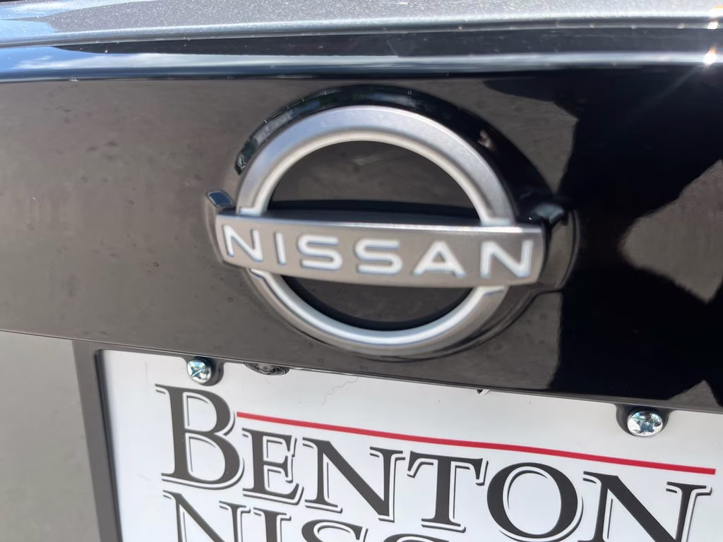 2025 Gun Metallic/Super Black Nissan Kicks SR AWD SUV