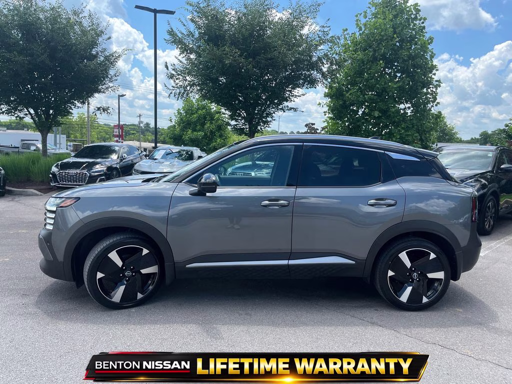 2025 Gun Metallic/Super Black Nissan Kicks SR AWD SUV