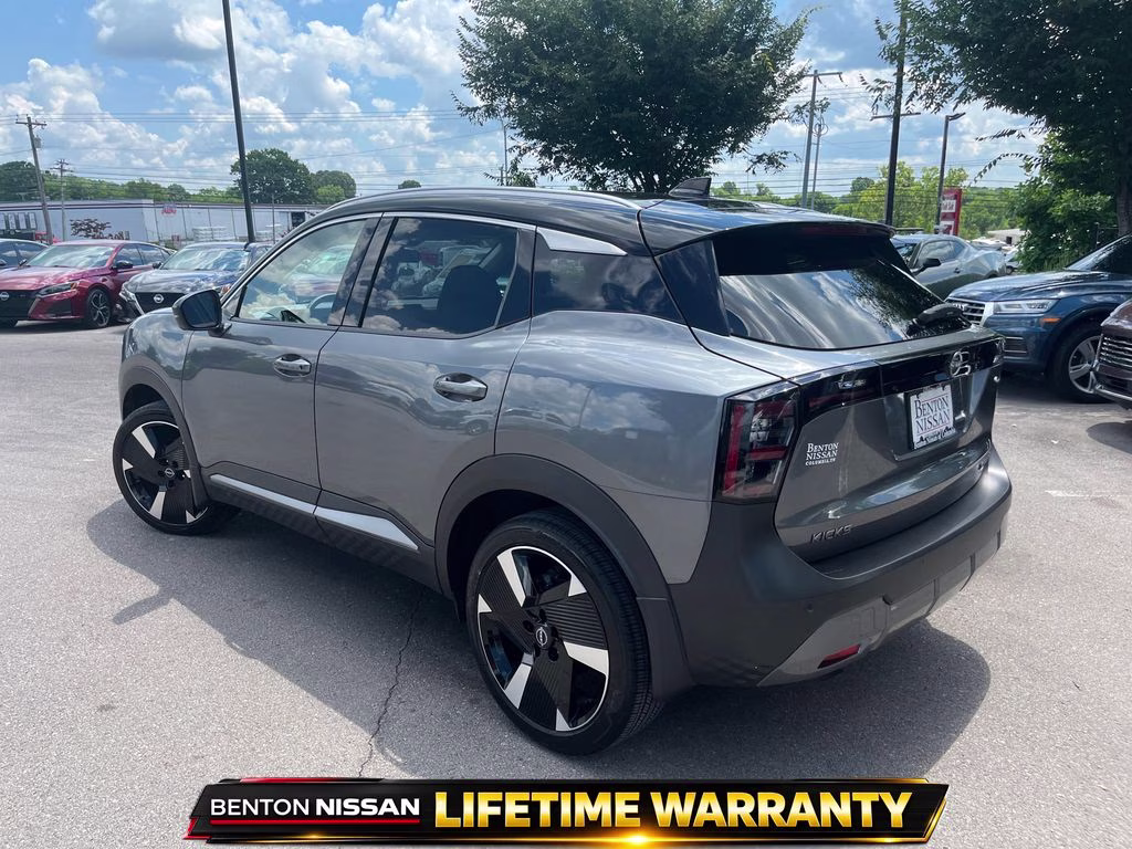 2025 Gun Metallic/Super Black Nissan Kicks SR AWD SUV