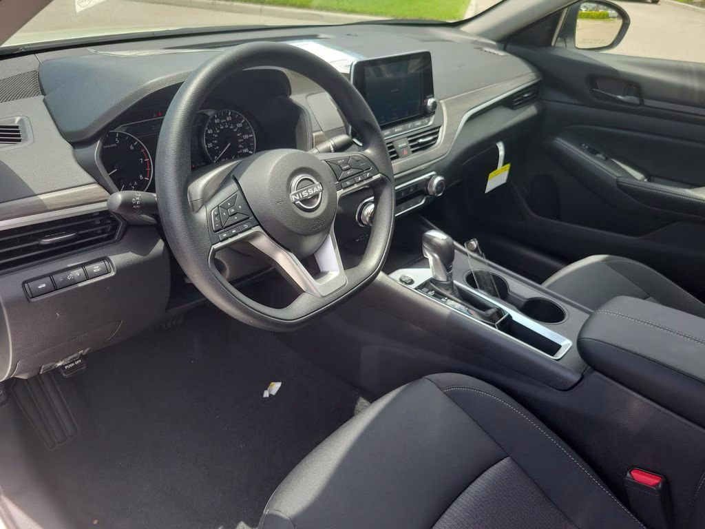 2026 Pearl White Tricoat Nissan Altima 2.5 SV FWD Sedan