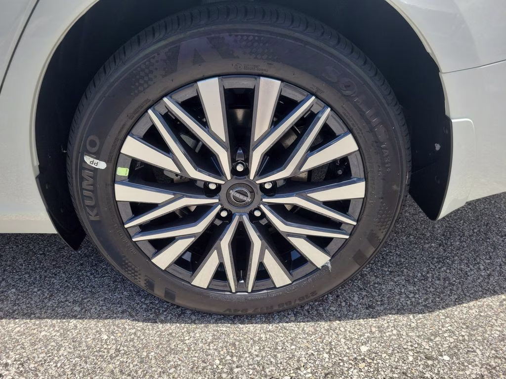 2026 Pearl White Tricoat Nissan Altima 2.5 SV FWD Sedan