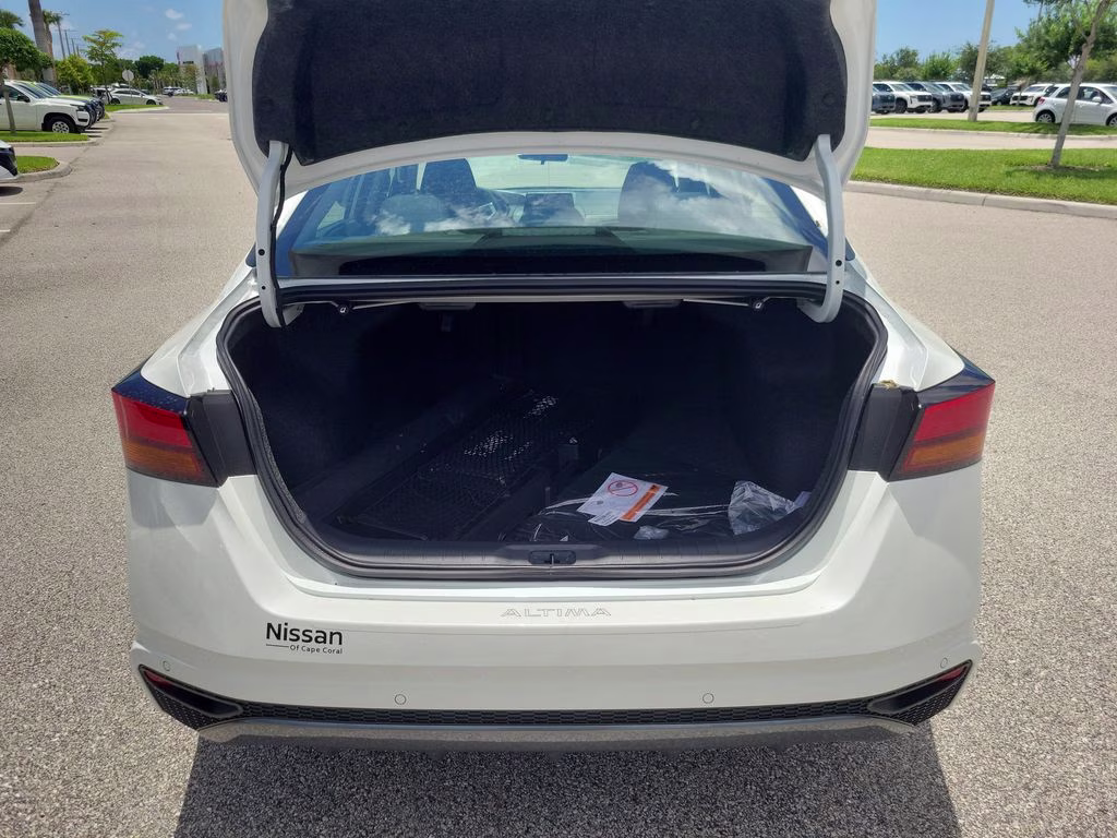 2026 Pearl White Tricoat Nissan Altima 2.5 SV FWD Sedan