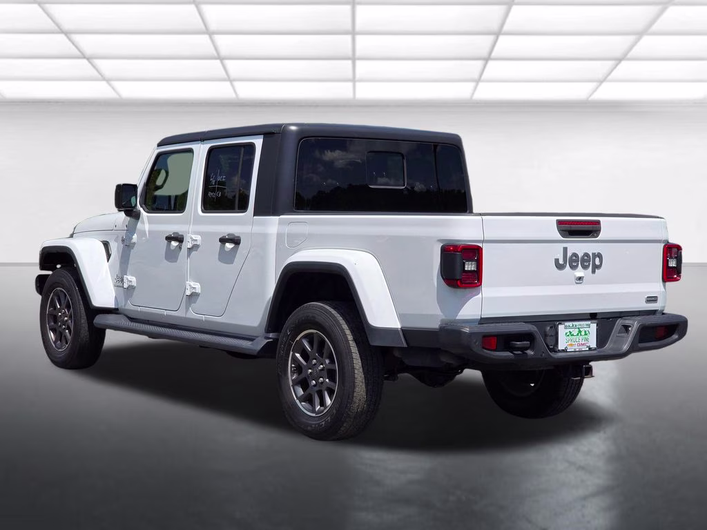 2020 Bright White Clearcoat Jeep Gladiator Overland 4X4 Truck