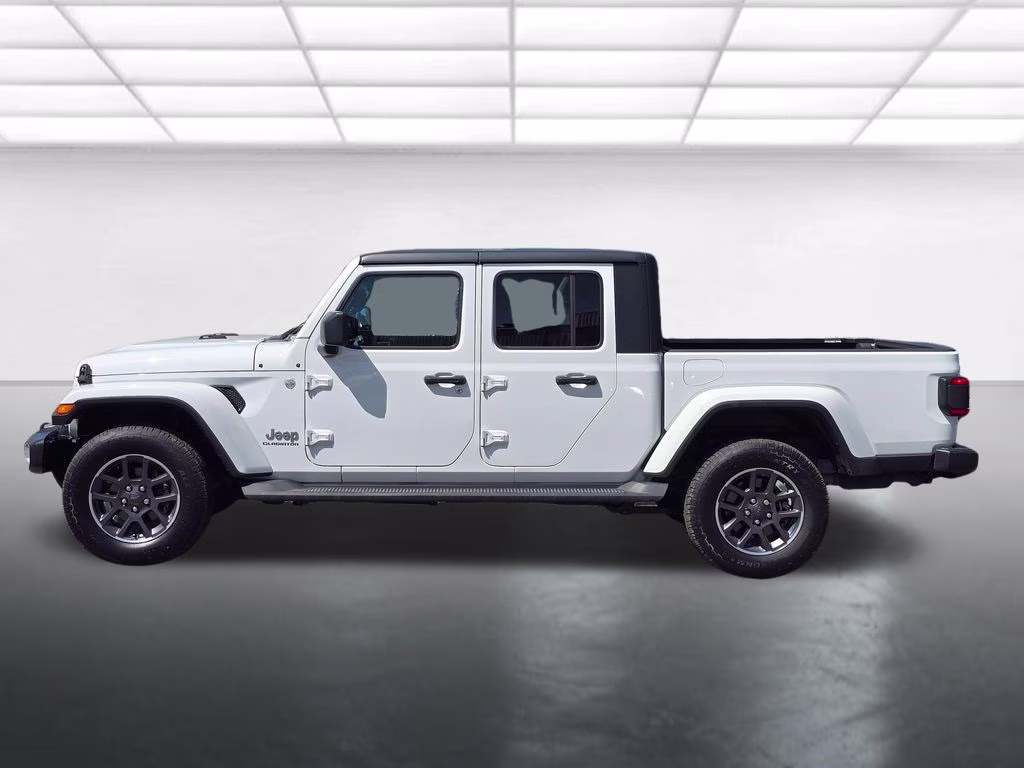 2020 Bright White Clearcoat Jeep Gladiator Overland 4X4 Truck