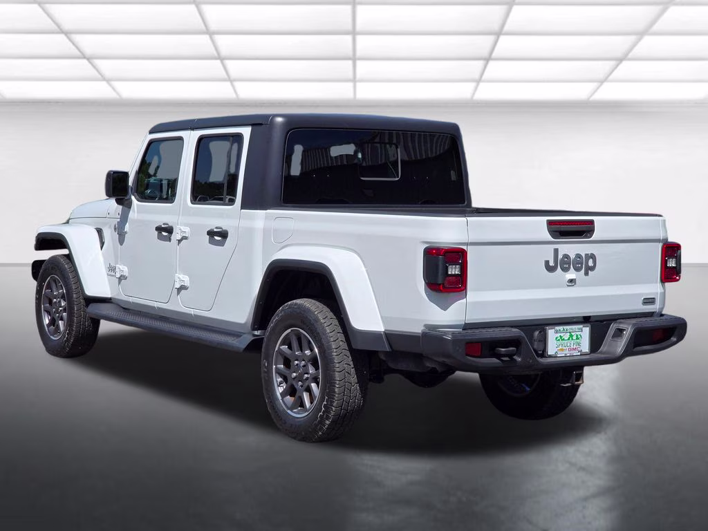 2020 Bright White Clearcoat Jeep Gladiator Overland 4X4 Truck