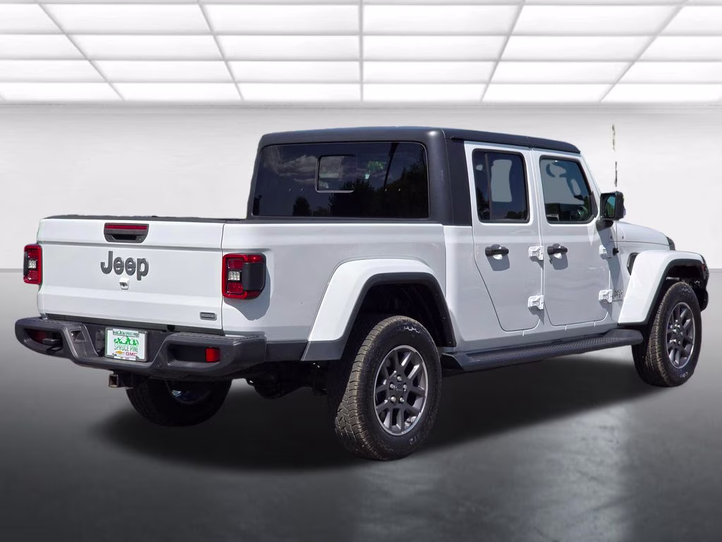2020 Bright White Clearcoat Jeep Gladiator Overland 4X4 Truck