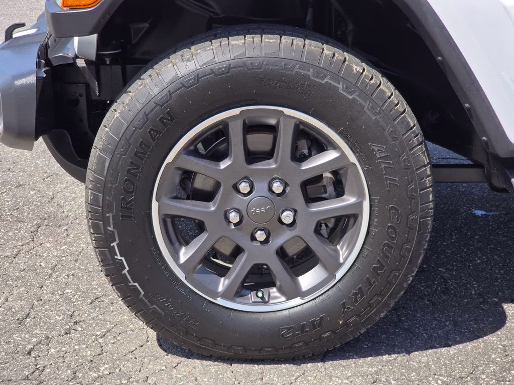 2020 Bright White Clearcoat Jeep Gladiator Overland 4X4 Truck