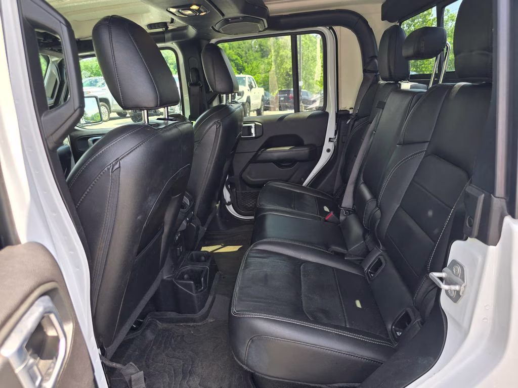 2020 Bright White Clearcoat Jeep Gladiator Overland 4X4 Truck
