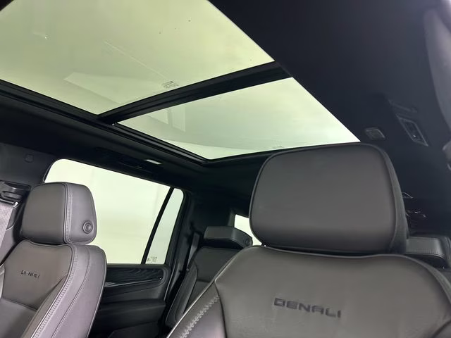 2022 Summit White GMC Yukon XL Denali 4X4 SUV