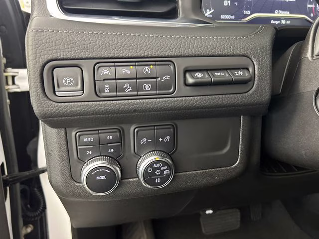 2022 Summit White GMC Yukon XL Denali 4X4 SUV