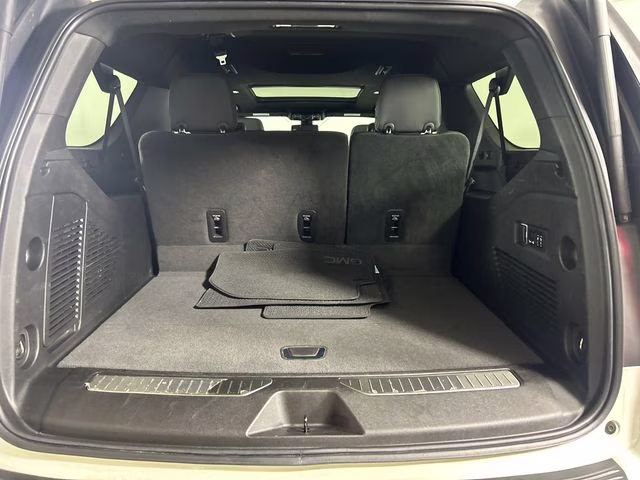 2022 Summit White GMC Yukon XL Denali 4X4 SUV