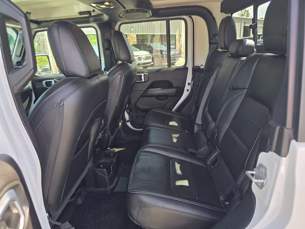 2020 Bright White Clearcoat Jeep Gladiator Overland 4X4 Truck