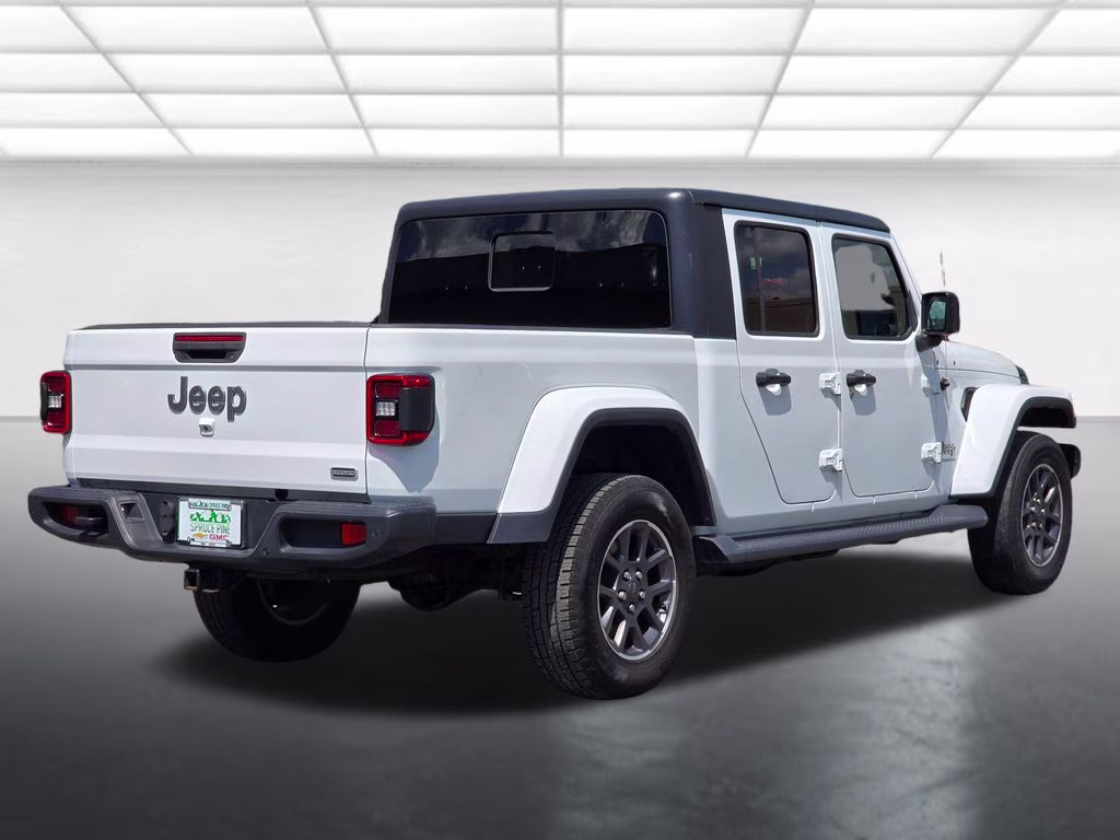 2020 Bright White Clearcoat Jeep Gladiator Overland 4X4 Truck