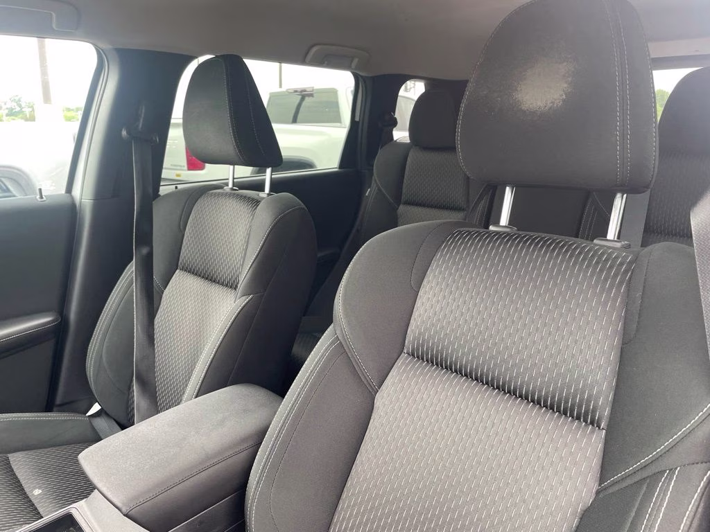 2022 White Diamond Mitsubishi Outlander ES FWD SUV